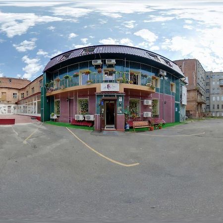Yellow Unlimited Hotel 4 Kharkov Ngoại thất bức ảnh