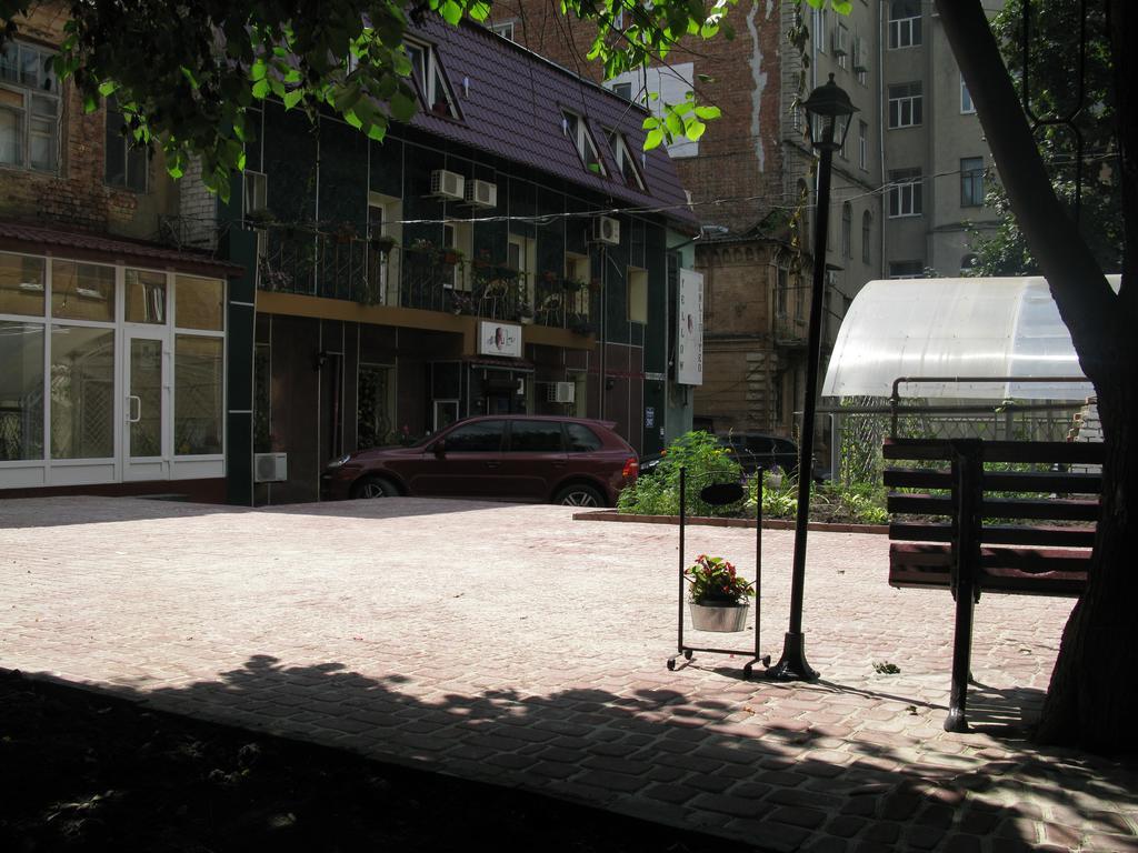 Yellow Unlimited Hotel 4 Kharkov Ngoại thất bức ảnh