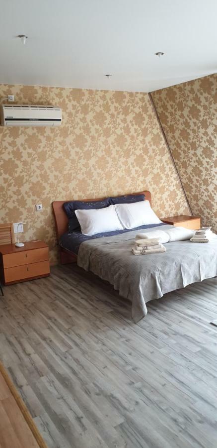 Yellow Unlimited Hotel 4 Kharkov Ngoại thất bức ảnh